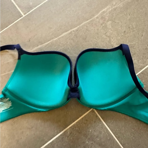 Victoria’s Secret Very Sexy Push-Up Bra 34c - Picture 4 of 4